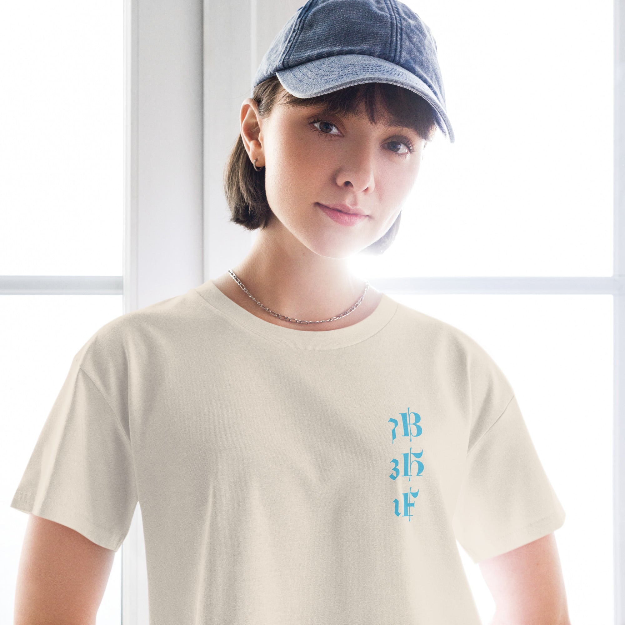 Crop top a maniche corte - "7BRAINS/3HEARTS/1FACE"