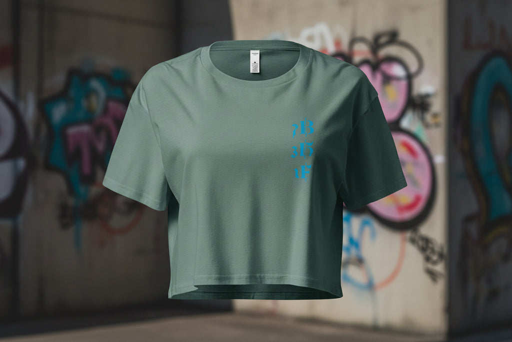 Crop top a maniche corte - "7BRAINS/3HEARTS/1FACE"