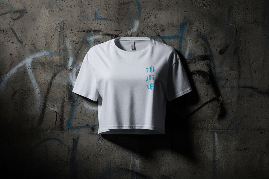 Crop top a maniche corte - "7BRAINS/3HEARTS/1FACE"